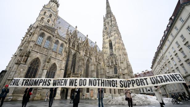 DEMONSTRATION RUSSIANS AGAINST WAR VIENNA IN SOLIDARITÄT MIT DER UKRAINE ZUM THEMA: "4 YEARS OF FULL-SCALE WAR"
