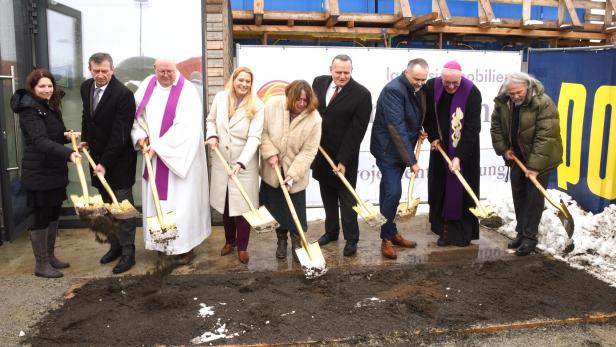 Spatenstich für neue Kirche