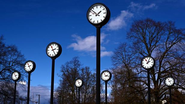 GERMANY-WEATHER-FEATURE-SPRING-CLOCKS