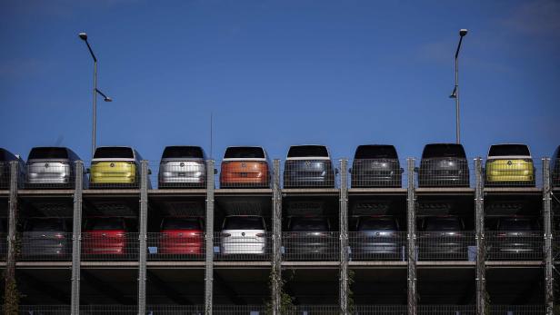 FILES-GERMANY-ECONOMY-AUTOMOBILE-EARNINGS-VW