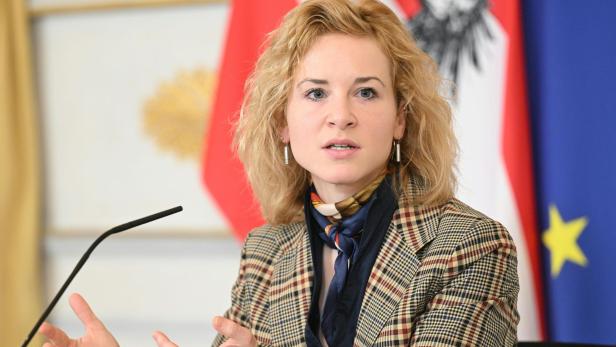 Eva-Maria Holzleitner