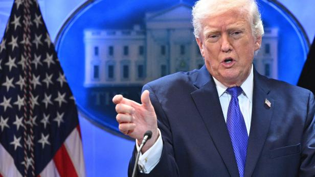 FILES-US-POLITICS-COURT-TARIFF-TRUMP-BRIEFING