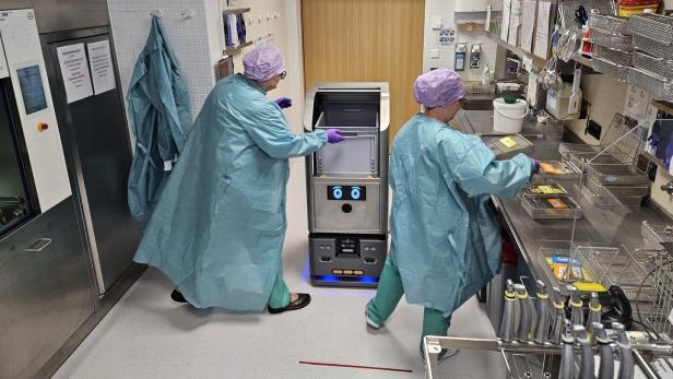 Transportroboter Rolliver in der Klinik Innsbruck