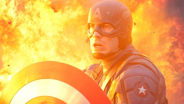 &quot;Captain America&quot; weiter an der Spitze der Kinocharts Das Superhelden-Spektakel &quot;Captain America&quot; hält sich weiter wacker an der Spitze der nordamerikanischen Kinocharts. &quot;Captain America 2: The Return of The First Avenger&quot; habe in seiner zweiten Woche rund 41,4 Millionen Dollar (etwa 30 Millionen Euro) an den Kinokassen in den USA und Kanada eingespielt und damit den ersten Platz belegt, berichtete der &quot;Hollywood Reporter&quot; am Montag.