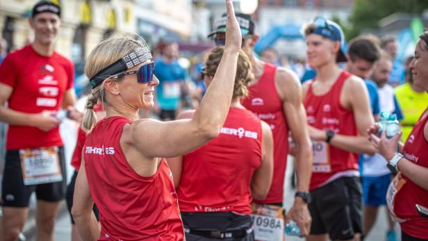 Einschlagen auf die erfolgreiche Sport-Historie: Der Firmenlauf wird heuer zum 25. Mal in Wiener Neustadt ausgetragen. 