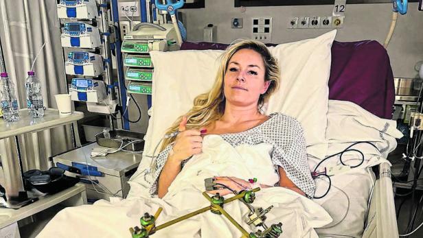 U.S. skier Lindsey Vonn lies in a hospital bed, after she crashed during the Women's Downhill, in Treviso