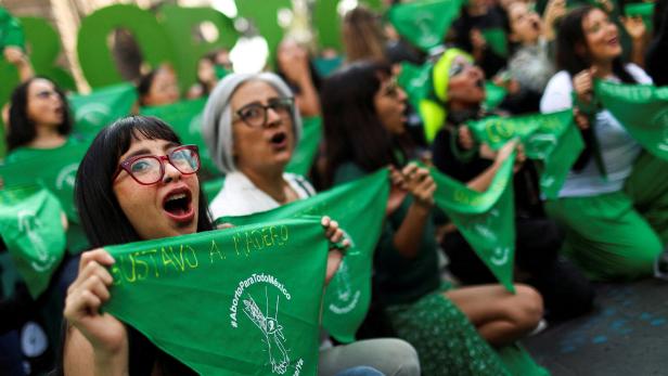 Abortion rights activists and anti-abortion activists demonstrate in Mexico City