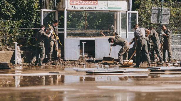 UNWETTER: AUFRÄUMEN IN NIEDERÖSTERREICH / ZWETTL