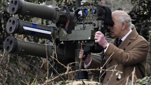 TOPSHOT-BRITAIN-ROYALS-MILITARY