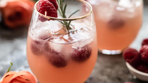 Cocktail with rosÃ© wine and raspberries