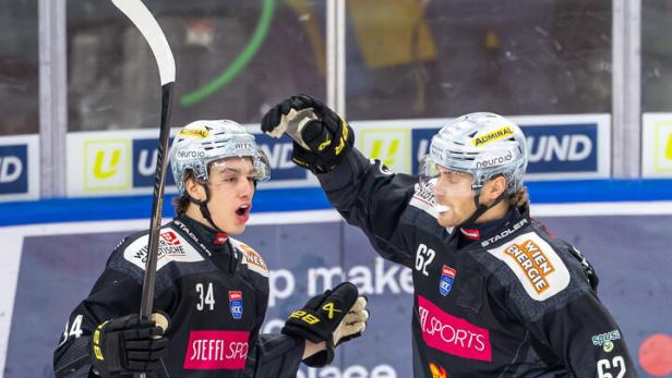 Felix Koschek und Teamkollege Mitch Hults jubeln über ein Tor