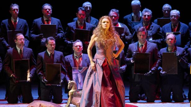 Anna Netrebko in "Nabucco" auf der Bühne der Wiener Staatsoper