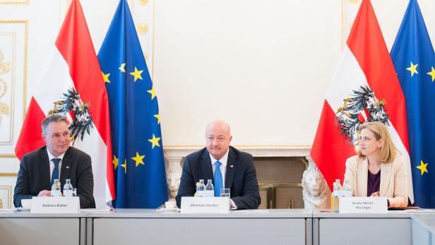 PG BUNDESKANZLERAMT "EIN JAHR BUNDESREGIERUNG": BABLER / STOCKER / MEINL-REISINGER