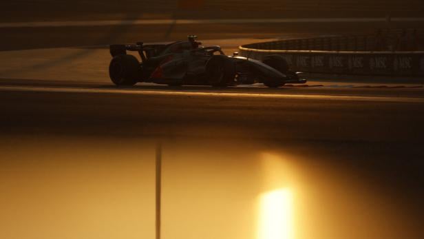 Ein Formel-1-Auto beim Testen in Bahrain.