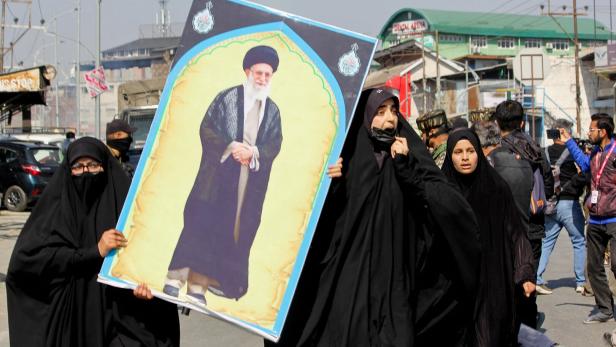 TOPSHOT-INDIA-KASHMIR-IRAN-US-ISRAEL-CONFLICT