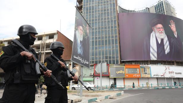 Billboard to mourn Iranian Supreme Leader Ayatollah Ali Khamenei in Tehran