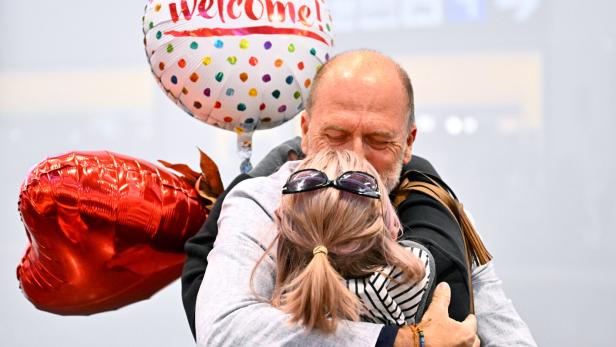 IRAN - NACH LUFTRAUMSPERRE: ERSTER FLIEGER AUS DUBAI AM FLUGHAFEN WIEN GELANDET