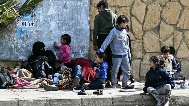 Bewohner, die vor israelischen Luftangriffen in den südlichen Vororten von Beirut geflohen sind, in der libanesischen Hauptstadt.