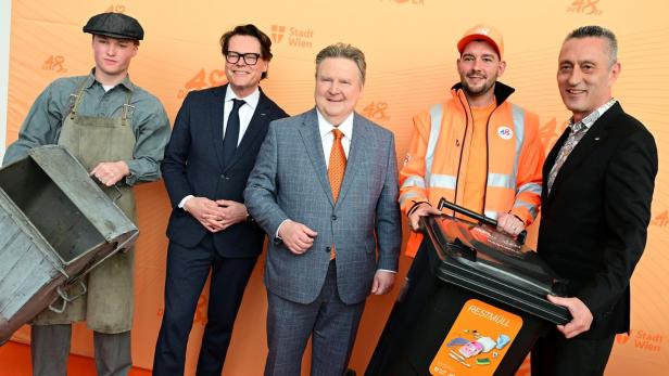 Die Gratulanten für Langzeit-Chef Thon (r.): Bürgermeister Ludwig (M.) und Stadtrat Czernohorszky.