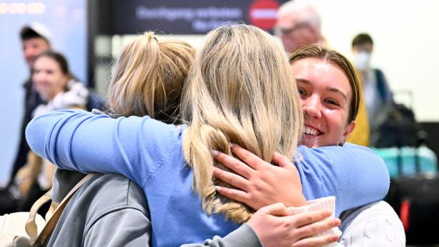 IRAN - NACH LUFTRAUMSPERRE: ERSTER FLIEGER AUS DUBAI AM FLUGHAFEN WIEN GELANDET