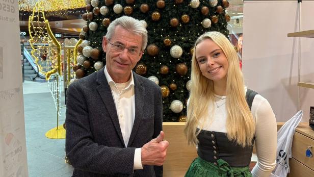 Uli Bauer mit ihrem Chef Josef Puchas im Hotel im südburgenländischen Stegersbach.