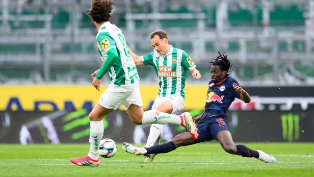 Eine Spielszene aus der Partie Rapid gegen Salzburg.