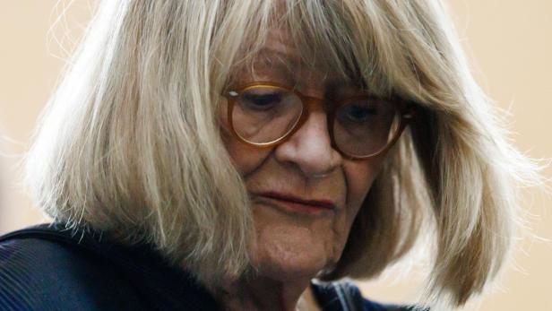 Laute Proteste bei Lesung von Alice Schwarzer in Hamburg