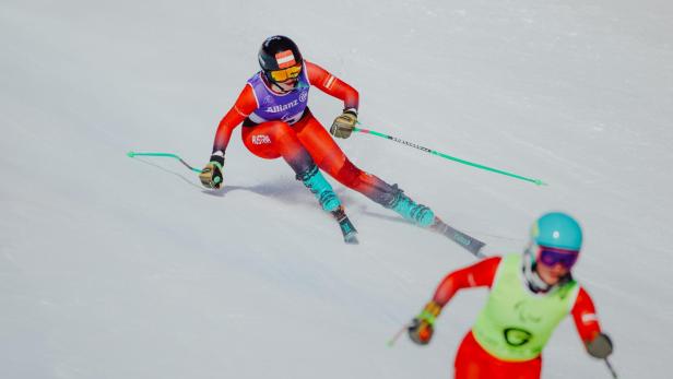 Veronika Aigner und Guide Lilly Sammer auf der Tofana in Cortina.