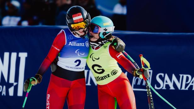 Veronika Aigner und Guide Lilly Sammer im Ziel.