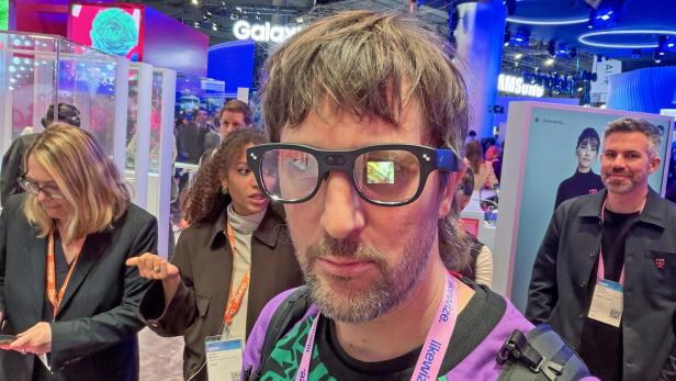 Magenta AI Glasses