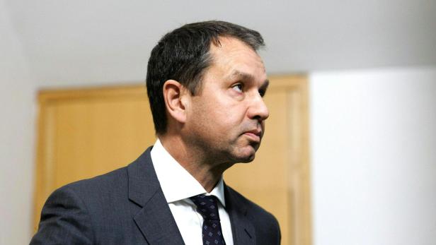 schmid beim prozess in linz