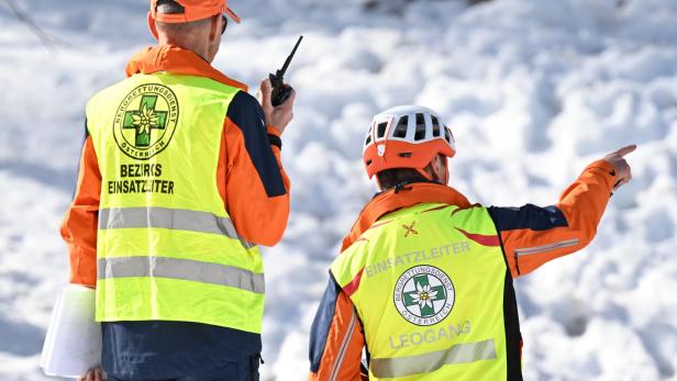++ THEMENBILD ++ KATASTROPHENSCHUTZÜBUNG / OLEX.26 / RETTUNGSMANNSCHAFT / RETTUNGSEINSATZ / HILFE /ALPINISMUS / LAWINE / POLIZEI / BUNDESHEER / FEUERWEHR / BERGRETTUNG / FLUGRETTUNG /