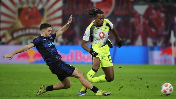 Carney Chukwuemeka im Dress von Borussia Dortmund