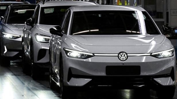 FILE PHOTO: Volkswagen (VW) electric fleet lead plant in Emden