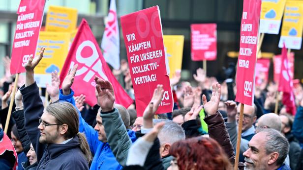 WARNSTREIK DER IT-BRANCHE AUFGRUND DER STOCKENDEN KV-VERHANDLUNGEN