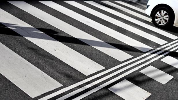 Fahrerflucht in Bludenz: 13-Jähriger auf Schutzweg von Auto erfasst