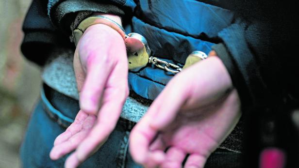 Polizei legt Handschellen an 
