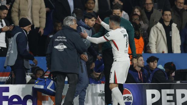 Chelsea-Star Neto und ein Balljunge