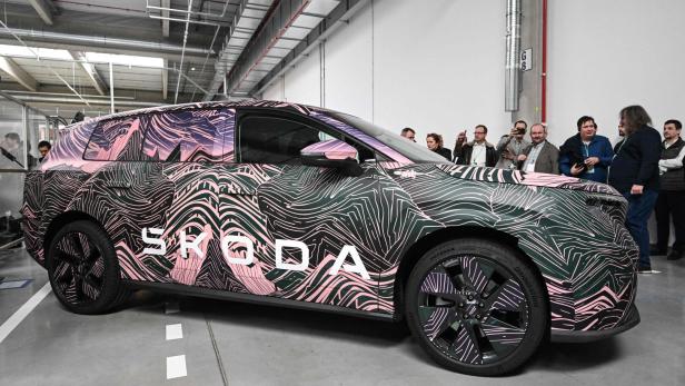 CZECH-AUTOMOBILE-SKODA-BATTERY