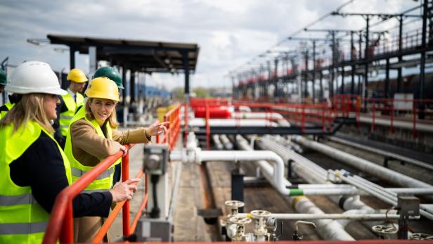 ++ HANDOUT ++ MEINL-REISINGER IN ZAGREB: BESICHTIGUNG DES JANAF-TERMINAL ZITNJAK - MEINL-REISINGER (NEOS)
