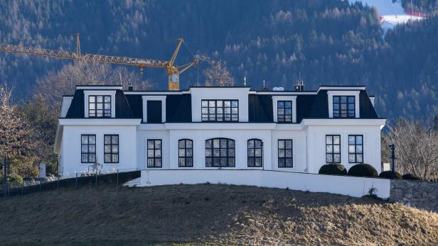 SIGNA: REPUBLIK PFÄNDET RENE BENKOS VILLA IN INNSBRUCK