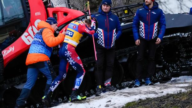 Kläbo musste gestützt werden.