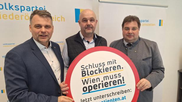 Gastpatient Bert Wieser (m.) mit Lukas Michlmayr und Mario Wührer(r.)