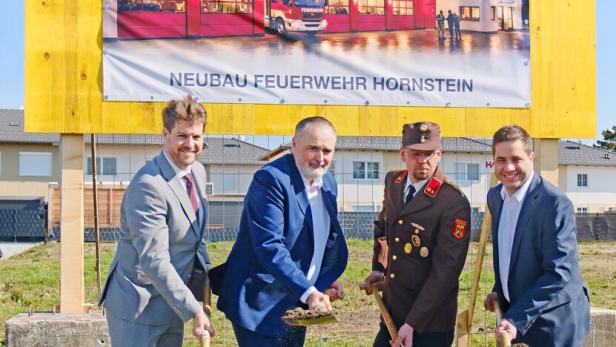 Spatenstich für den Neubau des Feuerwehrhauses mit Bürgermeister Wolf und Landeshauptmann Doskozil erfolgt