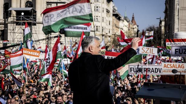 Viktor Orbáns Rede am Kossuth Platz vor dem Parlament in Budapest.
