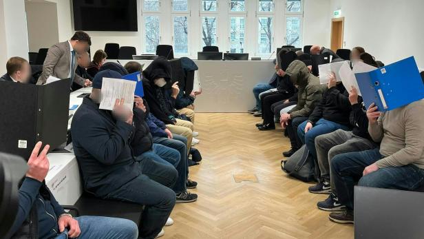 Angeklagte vor Gericht.