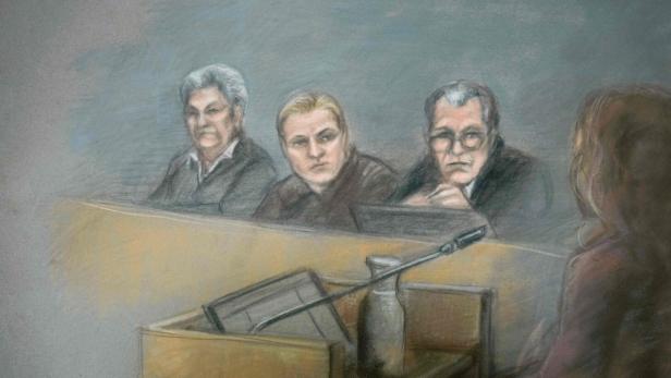 Eine Gerichtszeichnung von Marius Borg Høiby mit seiner Anwältin und seinem Anwalt.
