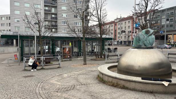 Froschkönig-Brunnen Platz Simmering