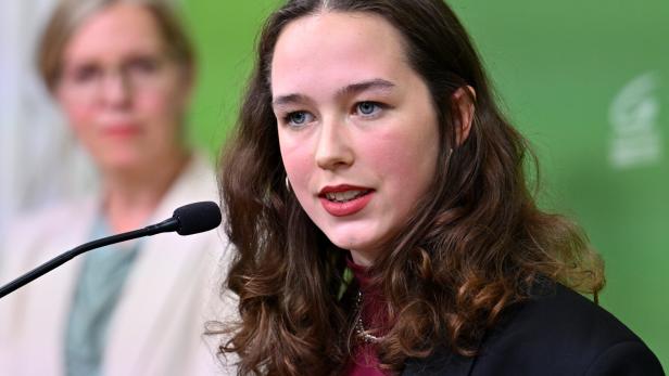 PK DIE GRÜNEN "WAS KOSTET UNS DIE KLIMAKRISE? - AUSWIRKUNGEN DES NICHTHANDELNS AUF WIRTSCHAFT UND ARBEITSMARKT": GEWESSLER/SCHILLING