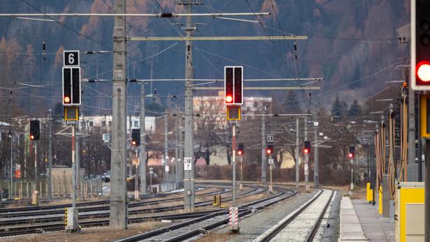 BUNDESWEITER WARNSTREIK IM BAHNSEKTOR